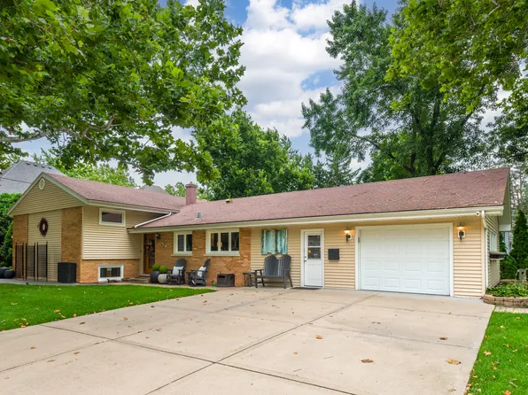 220 E Hillside Rd, Naperville, IL 60540