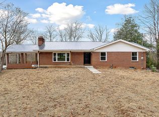806 Tennessee Dr, Livingston, TN 38570