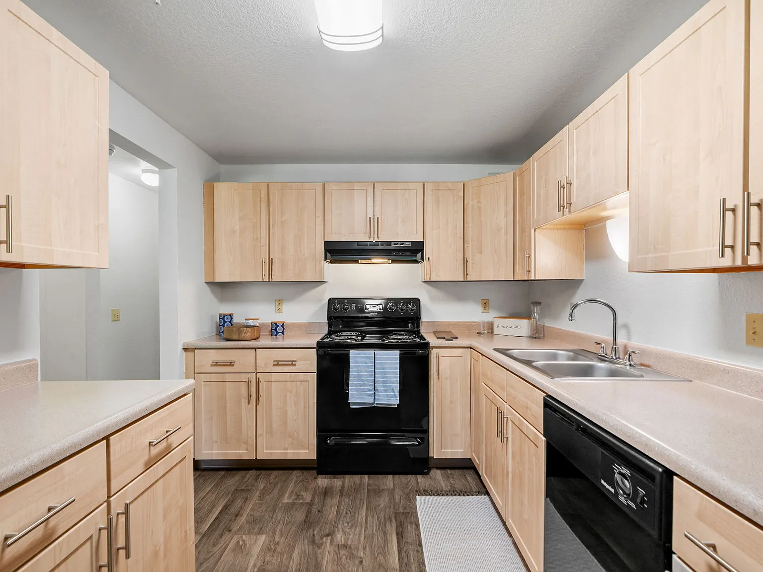 Creekside Apartments — Photo 1