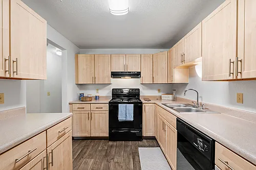 Creekside Apartments Photo 1