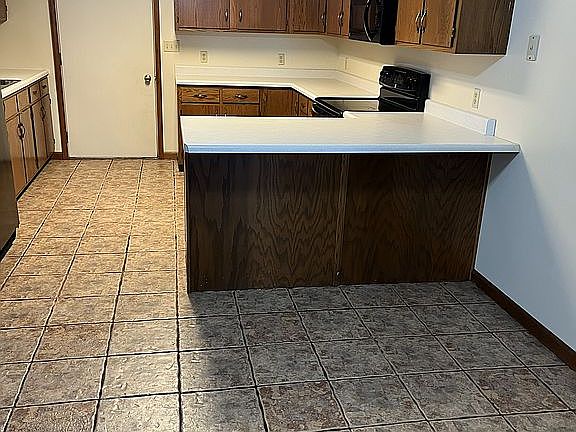 5th image of 122 S East St