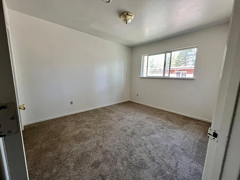 1160 Bonanza Ave #1 — Photo 6