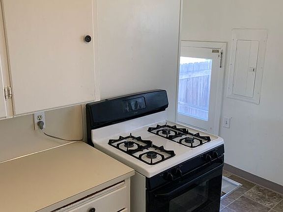 5th image of 708 Van Giesen St