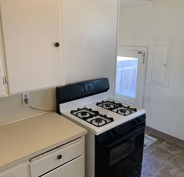708 Van Giesen St — Photo 5