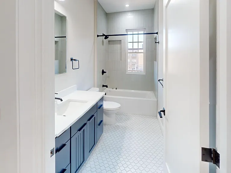 145 Sutherland Rd #3 — Photo 8