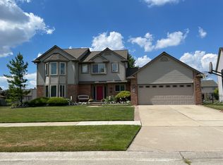 22483 Clearwater Dr, Macomb, MI 48044