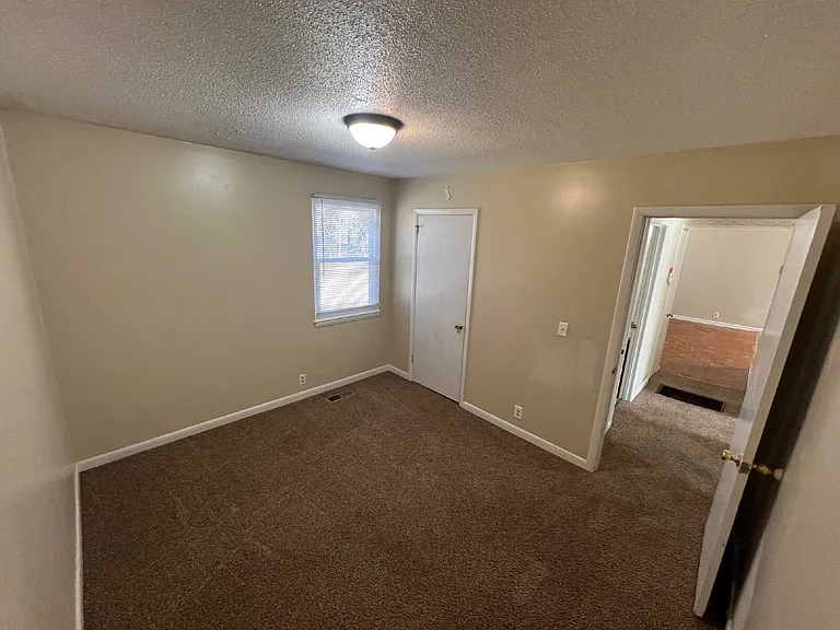 621 Dover Rd — Photo 12