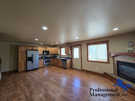 3rd image of 2035 Lake Hills Dr