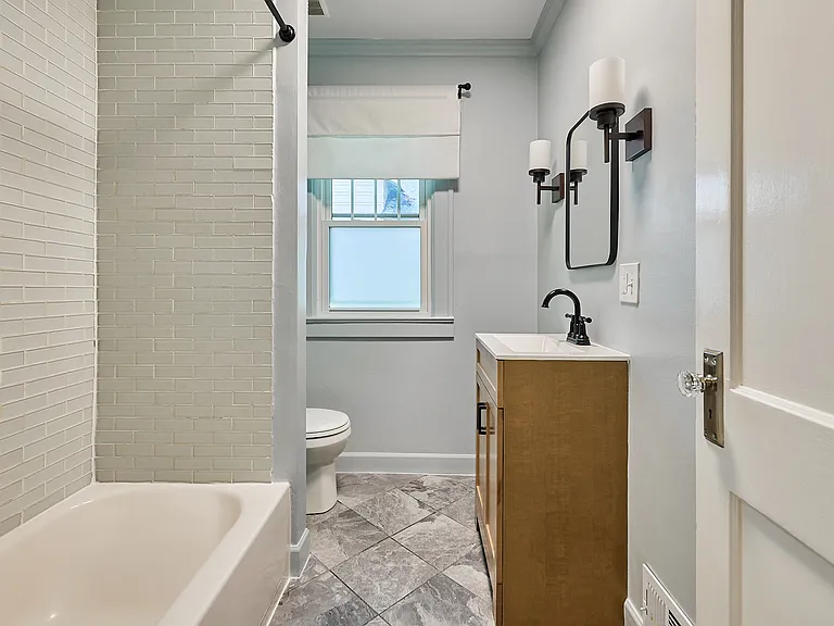 5740 Charlotte St — Photo 13