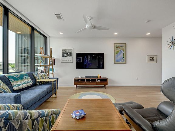 5th image of 900 S 1st St #401