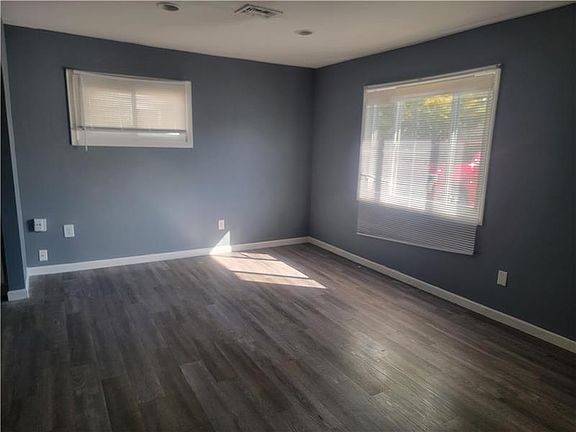 2nd image of 3824 Brentwood Ct
