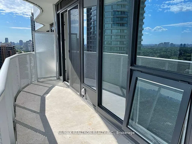 15 Holmes Ave S #1709 — Photo 18