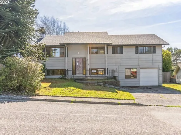 1365 Ford Ln, North Bend, OR 97459