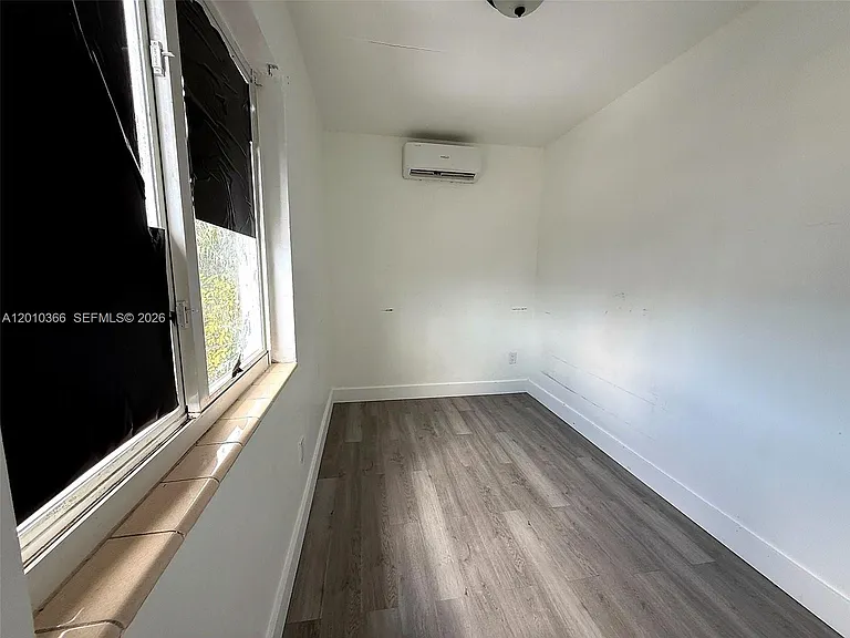 1885 SW 4th St #3 — Photo 6