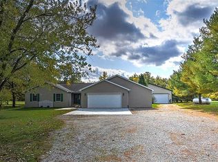 9677 Cabin Rd, Argenta, IL 62501