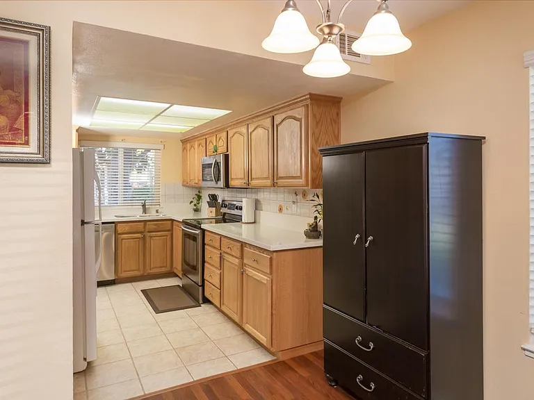 263 N Temple Dr — Photo 6