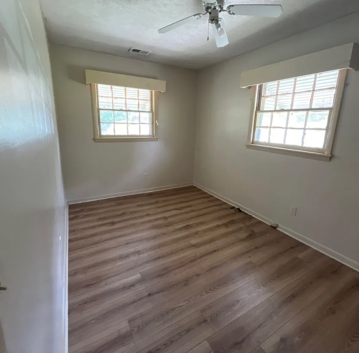 907 Strawberry Street - 1 — Photo 4
