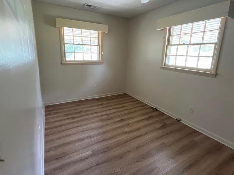 907 Strawberry St — Photo 4