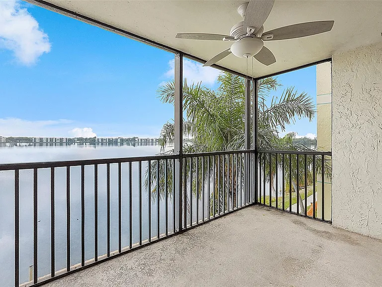 105 Lake Emerald Dr #406 — Photo 11