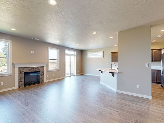 4th image of 1189 Ava St