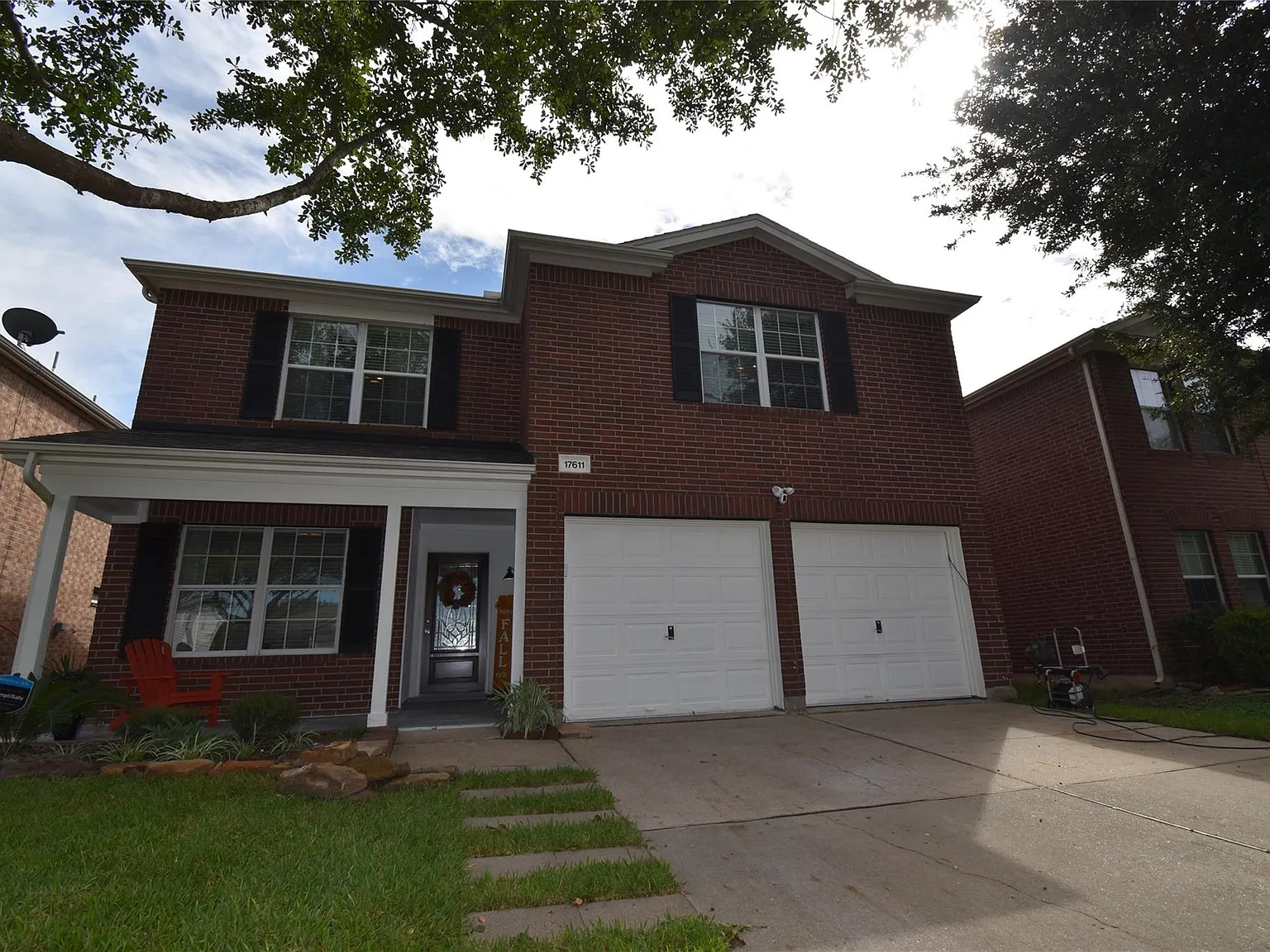 4 bed, 2.5 bath, 2225 sqft, $2,350 — Photo 2