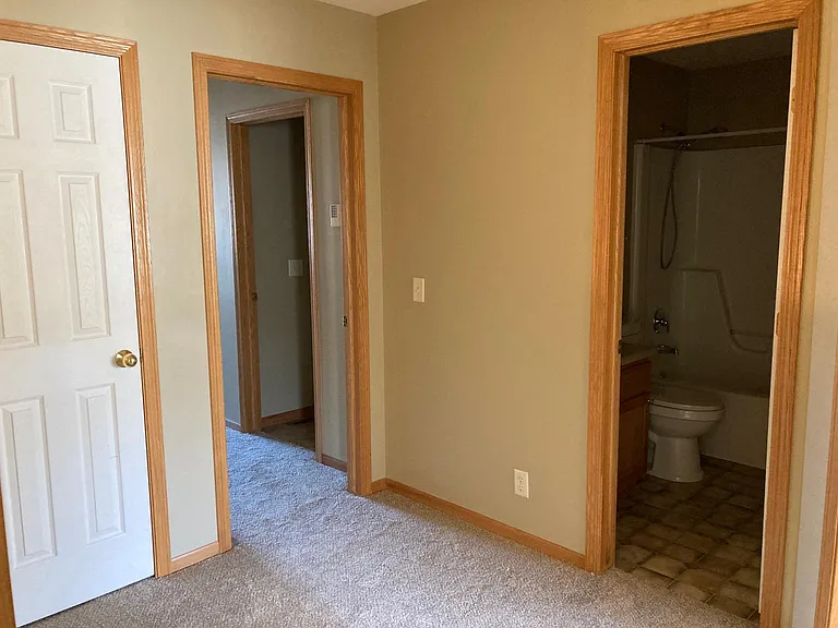 6926 Naples Dr — Photo 24