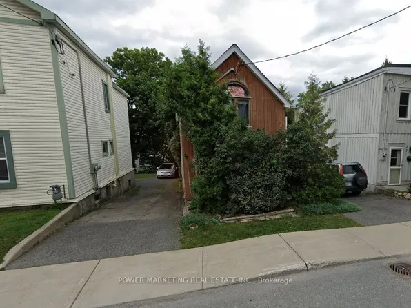 35 Pinhey St, Ottawa, ON K1Y 1T3