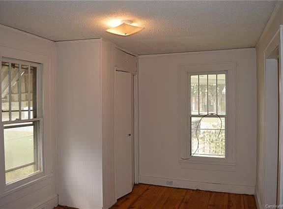 3rd image of 825 Opal St
