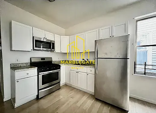 684 Grove St #33L — Photo 1