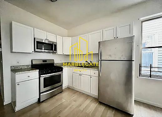 1st image of 684 Grove St #33L