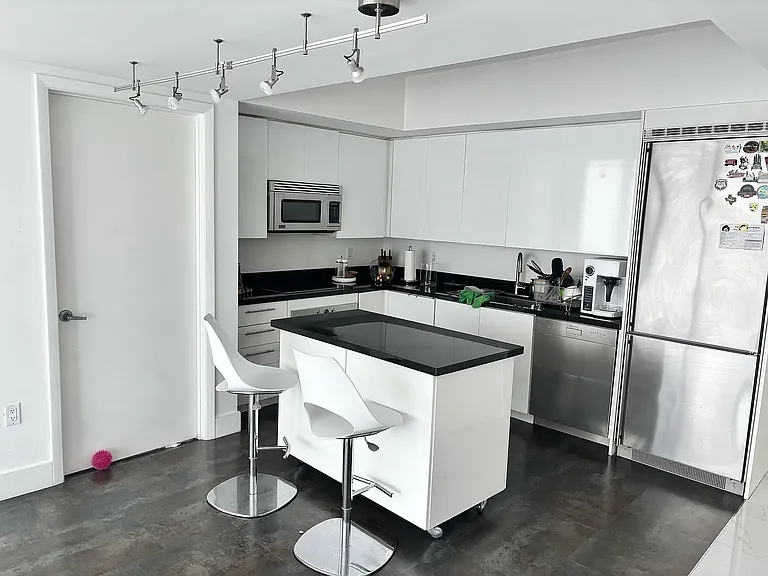 92 SW 3rd St #4304 — Photo 2