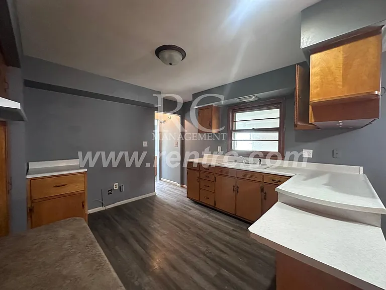 717 W Columbia St #W — Photo 2