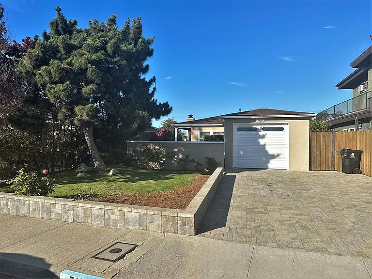 7410 Earldom Ave — Photo 11