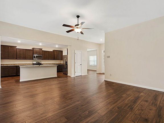 5th image of 576 Fredericksburg Dr Lot 25