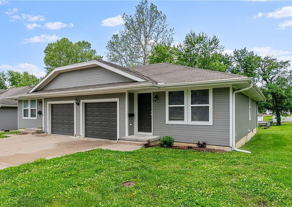 207/209 N Elm St, Cameron, MO 64429 | Zillow