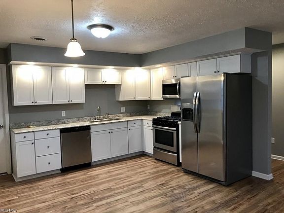 4th image of 2786 Fairfax St