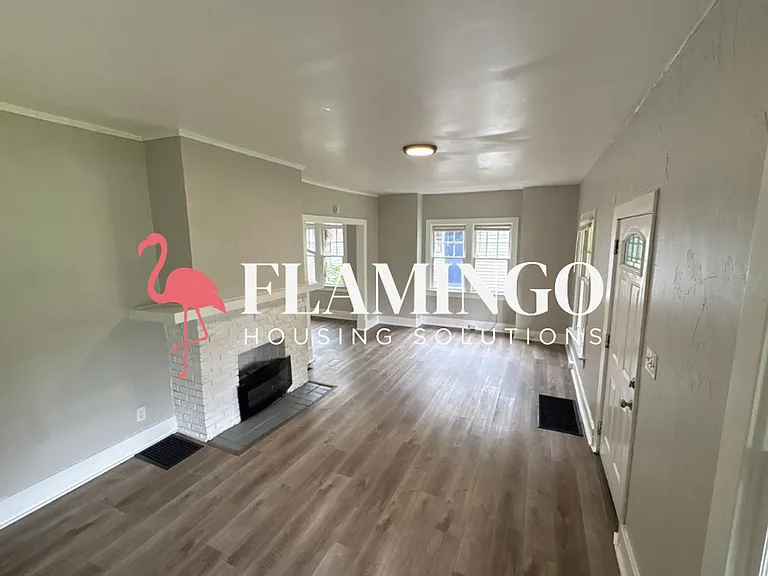 1225 Seneca Dr — Photo 2
