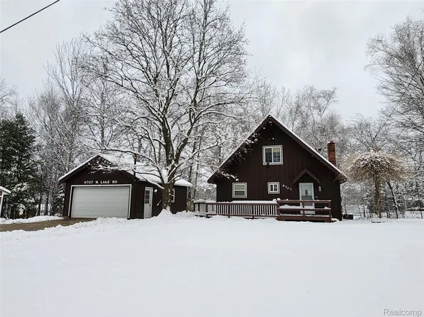 9707 N Lake Rd, Otter Lake, MI 48464