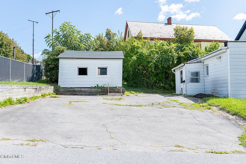 5th image of 142 Saratoga Avenue