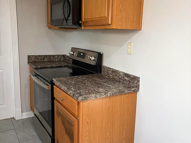 604 Winkler Ave — Photo 16