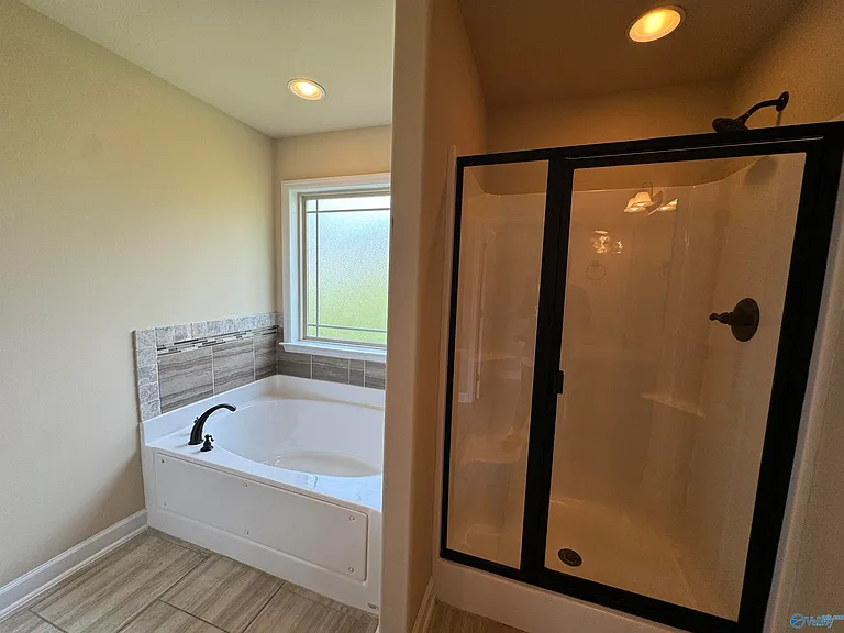 120 Meadowglade Ln — Photo 16