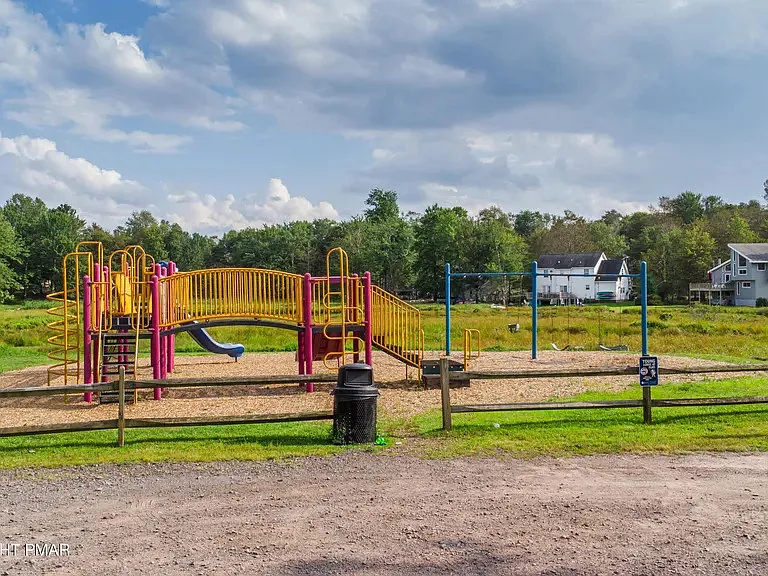 9640 Stony Hollow Dr — Photo 32