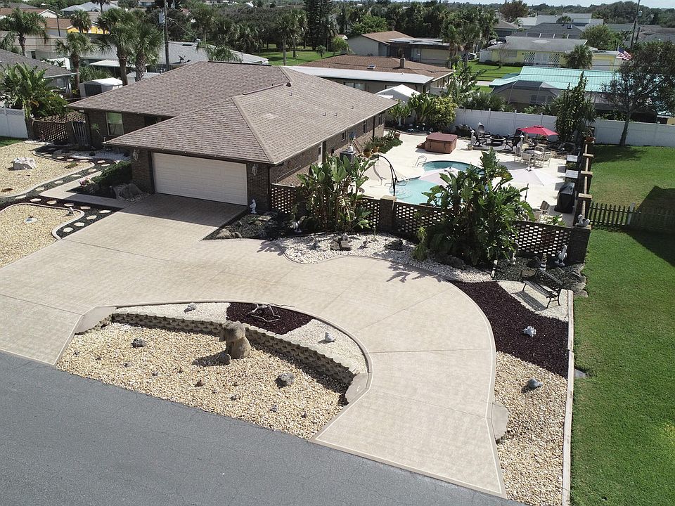1st image of 110 Sand Dunes Dr