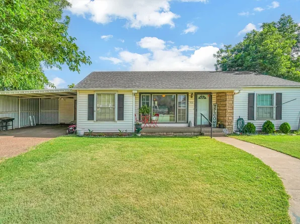 904 W 9th St, Quanah, TX 79252