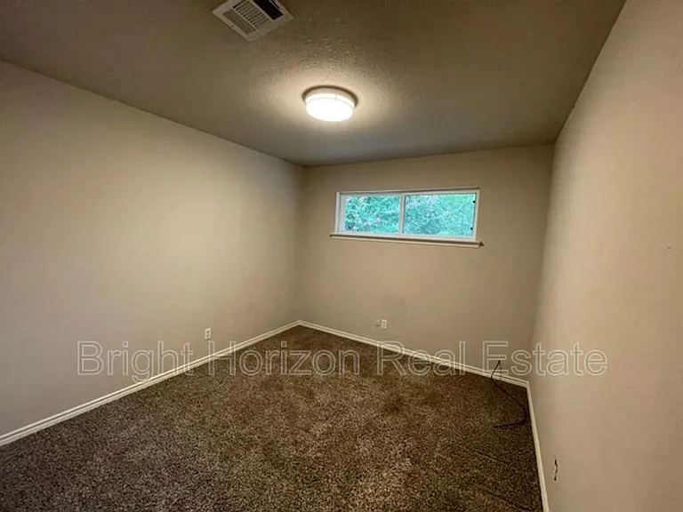 1017 Mullins St — Photo 17