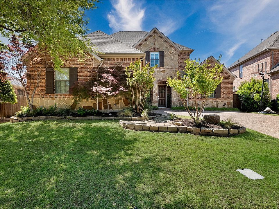 Welcome to 813 Moss Cliff Circle in McKinney, TX.