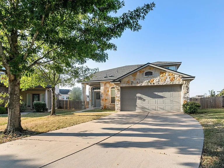 1205 Logan Dr — Photo 1