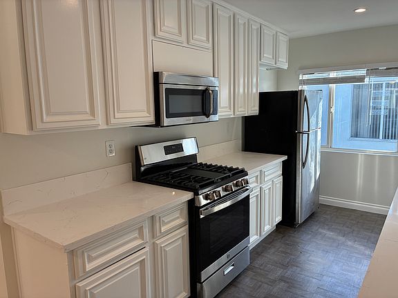 3rd image of 1926 S Shenandoah St #5