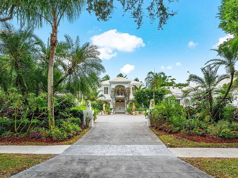 2540 Fairway Island Dr — Photo 2
