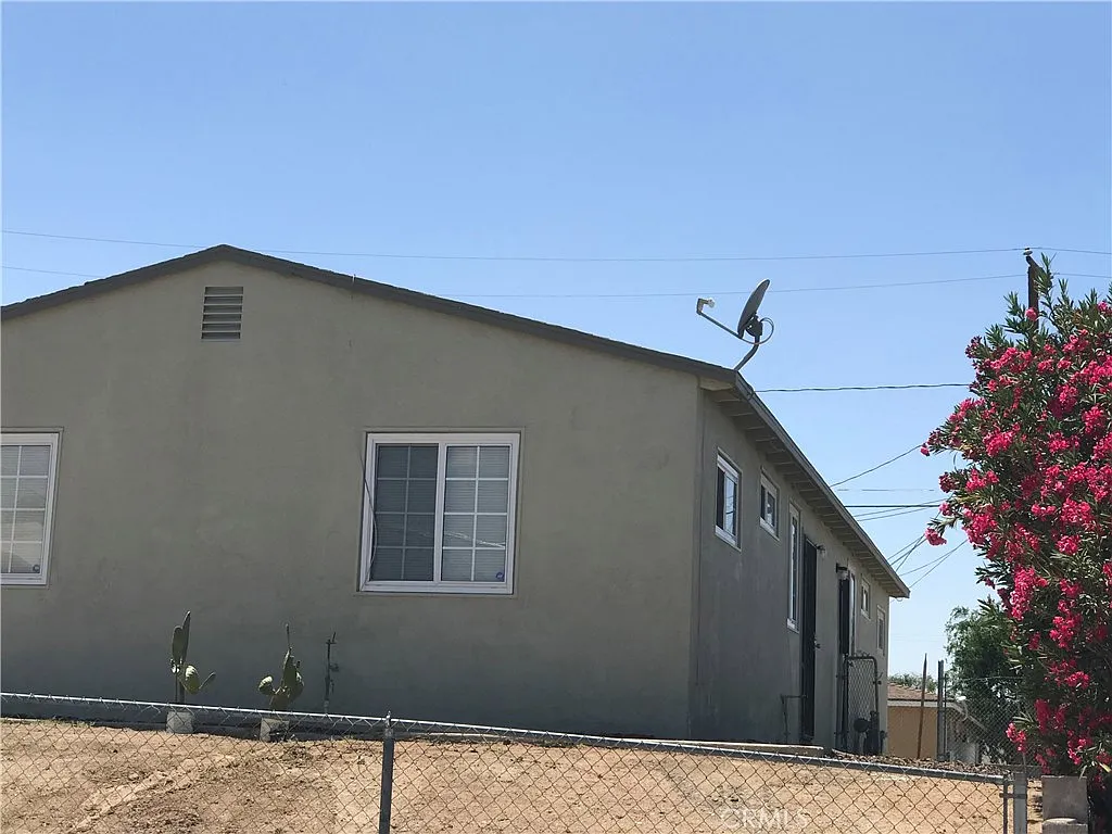 2 bed, 1400 sqft, $1,375 — Photo 2